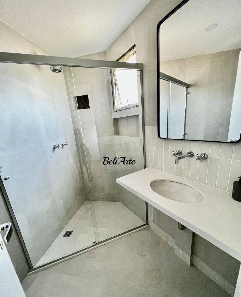 Box de vidro com trilho superior